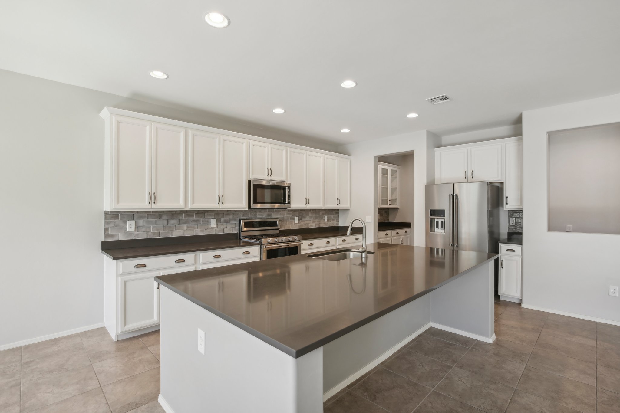 Owner will carry, 4 bed/3 bath + Den, Oro Valley, AZ: Kitchen & Breakfast Bar